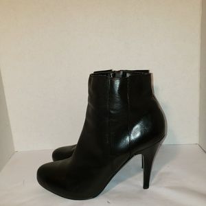 Nine west size 11 black leather booties 4" heel